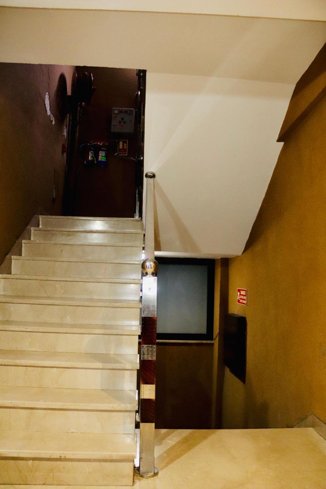 Hotel Magic Tree Karol Bagh Metro Station New Delhi Экстерьер фото